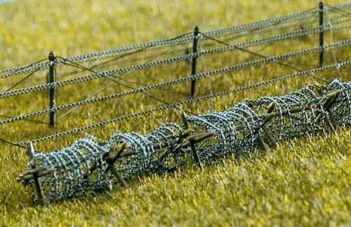 Preiser Military Barbed Wire and Stakes KIT H0