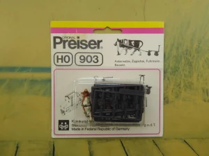Preiser Field Roller Draught Ox Kit HO 
