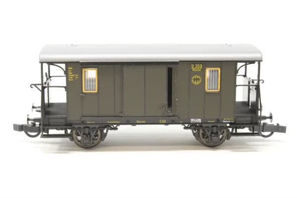 Roco PRE-OWNED German National Railway Baggage Car HO