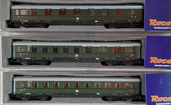 Roco German Railways EXPRESS COACH Set N
